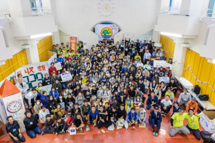 大勢のみやっこタウン参加者全員が写るように高い位置から撮影した集合写真