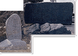 左:宮沢賢治の詠んだ歌が彫られた大きな石碑の写真 右:石川啄木のつづった日記が彫られた大きな石碑の写真