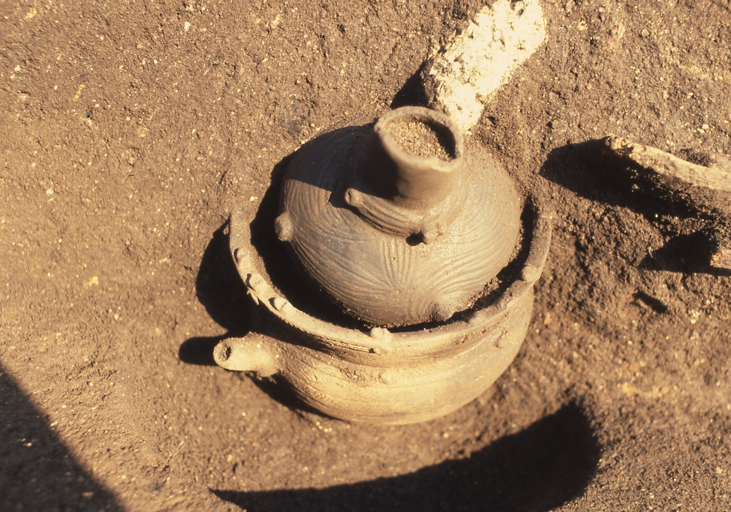 入れ子状に出土した縄文土器