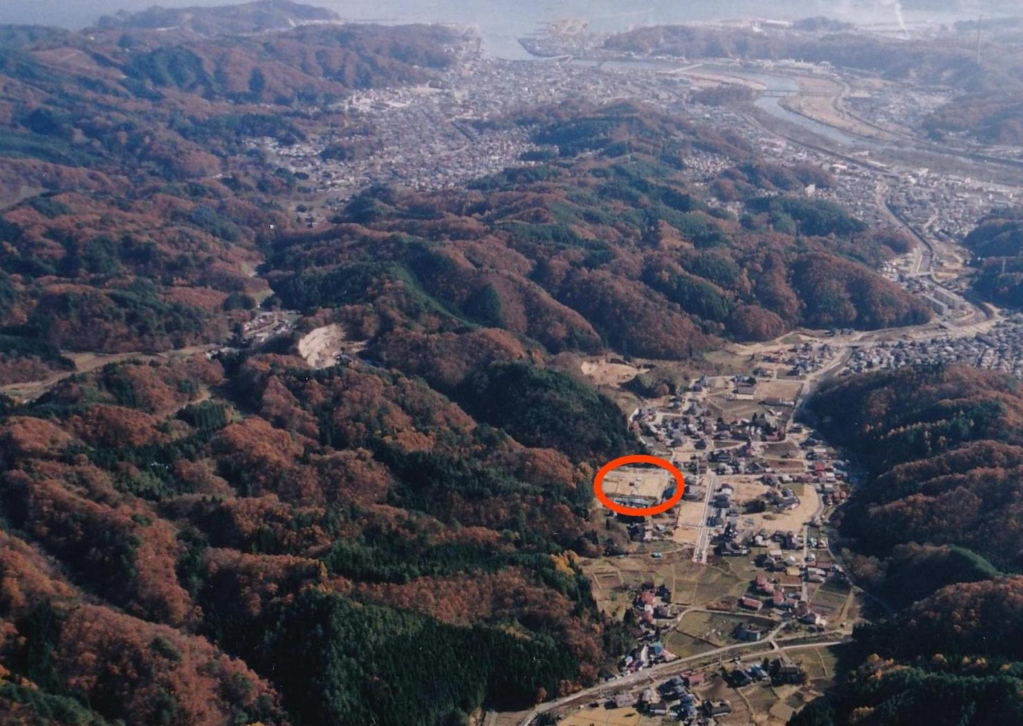 航空写真(〇囲みが遺跡の位置)