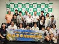 バックパネルの前で、市長と横断幕を手に持つ台湾海洋大学の皆さんと関係者が横並びに並んでいる写真