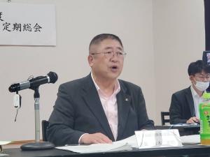国立公園関係都市協議会役員会・総会で、席に座り発言をする市長の写真