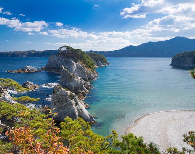 三陸復興国立公園・三陸ジオパークの中心に位置する浄土ヶ浜の風景画像