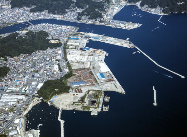 宮古市の港全体を空撮した写真
