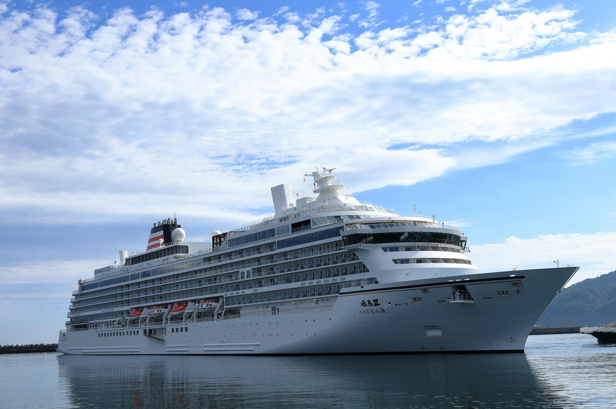 飛鳥3が宮古港に入港する様子