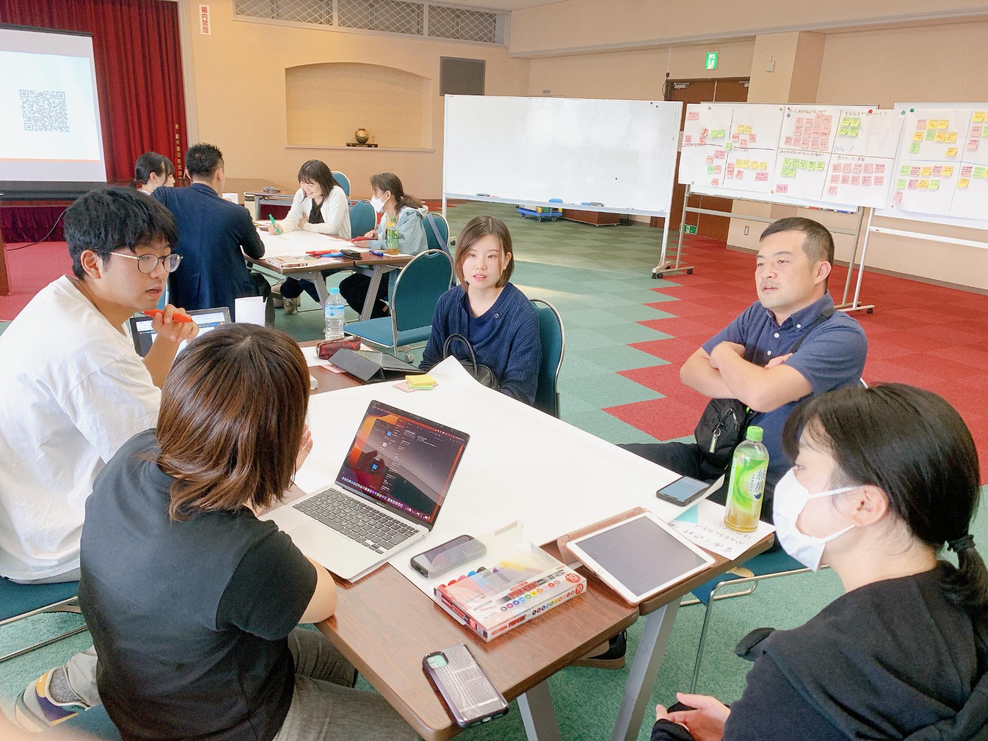 第2回ワークショップで話し合う参加者