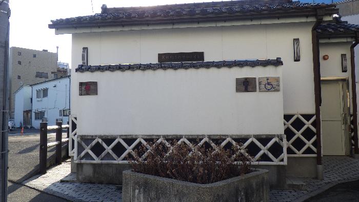 黒田町さわやかトイレの全景