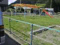 滑り台やうんていが設置された刈屋団地住宅児童遊園の写真