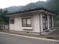 緑に囲まれた和美団地住宅の外観写真