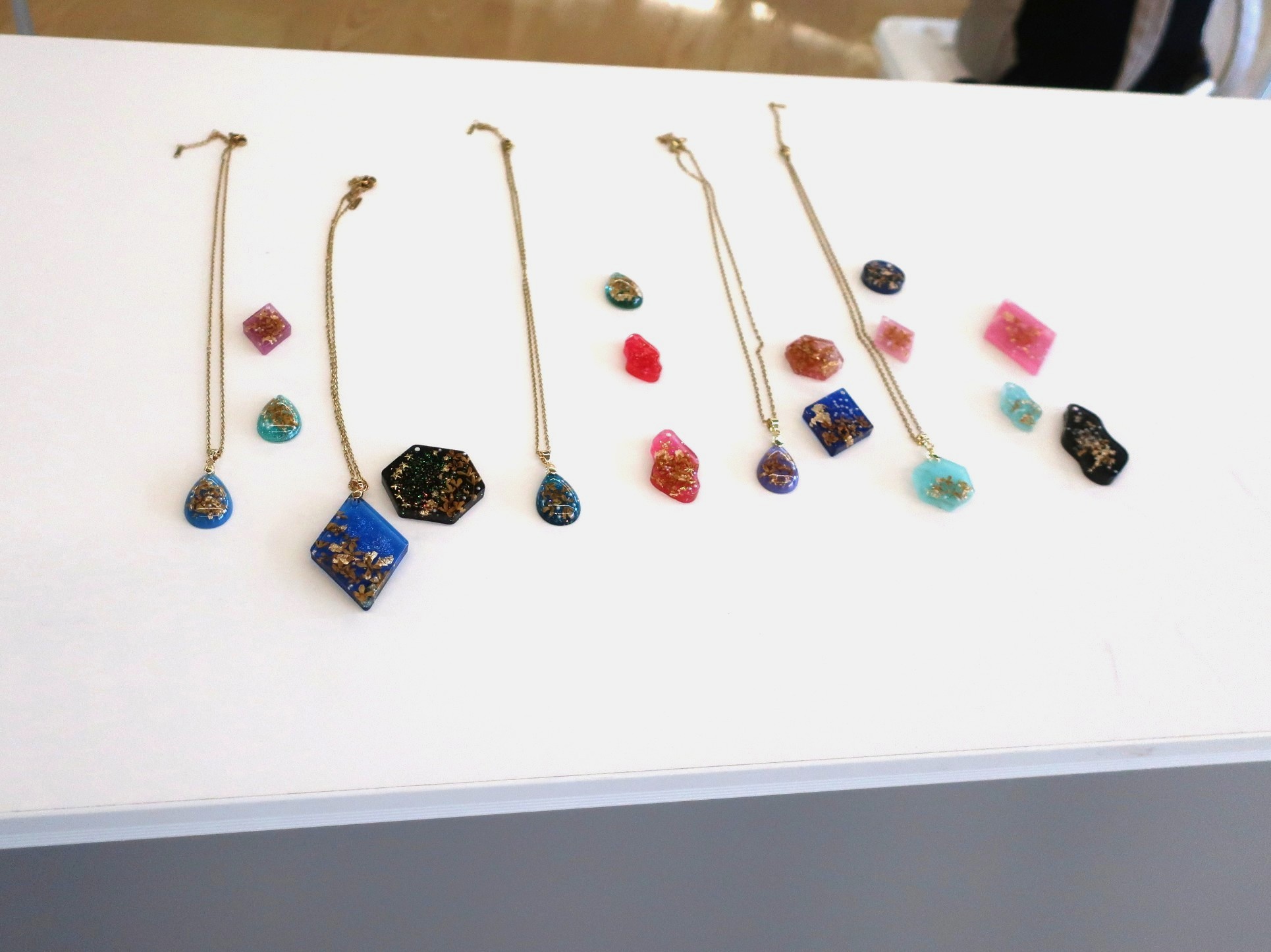 レジンで作る秋のキンモクセイアクセサリー講座