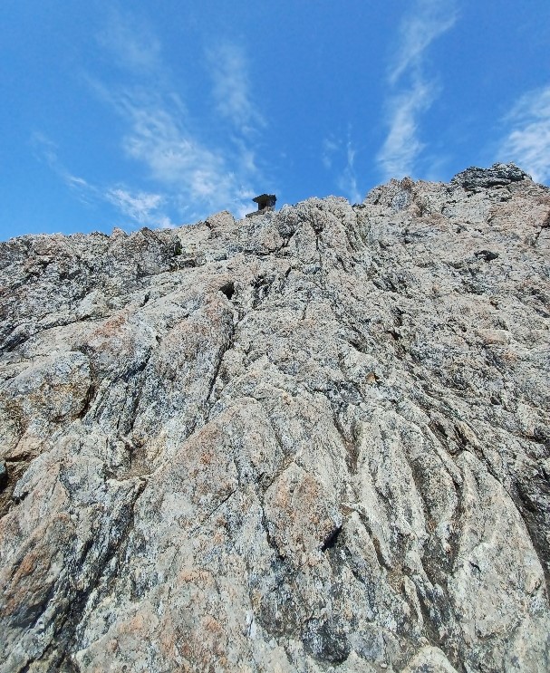 兜明神岳の山頂