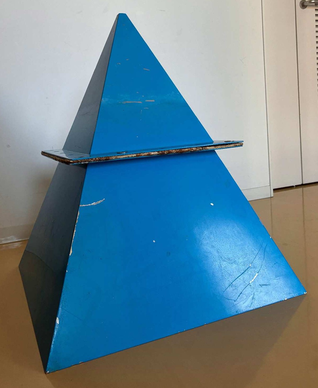 掘り起こしたカプセルの写真