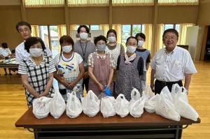 市長、副市長とわくわくハッピーこどもダイニングの関係者の方々7名が並んだ集合写真