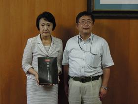 林文子市長と市長が並んでいる写真